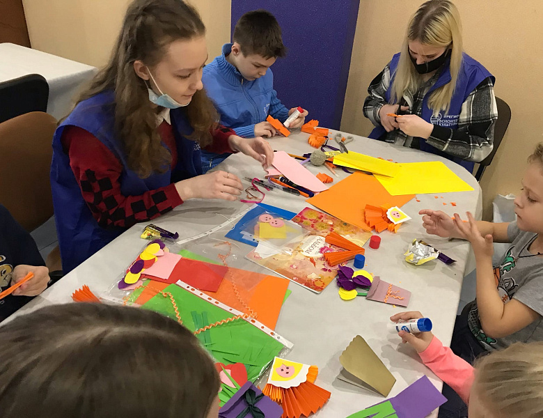 Волонтеры культуры провели мастер-класс для детей Донецкой и Луганской Народных республик