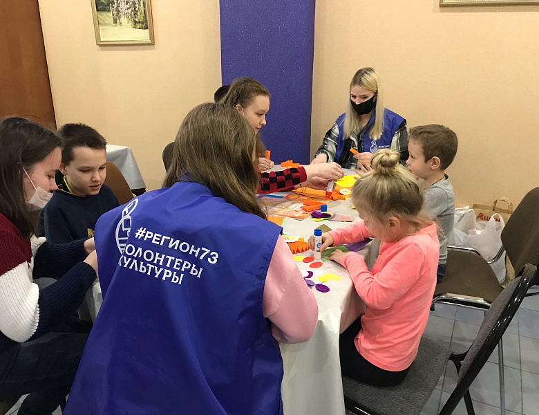 Волонтеры культуры провели мастер-класс для детей Донецкой и Луганской Народных республик